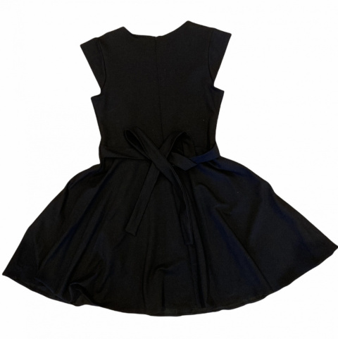 Sukienka czarna z kokardą i wiązanym paskiem 140-158